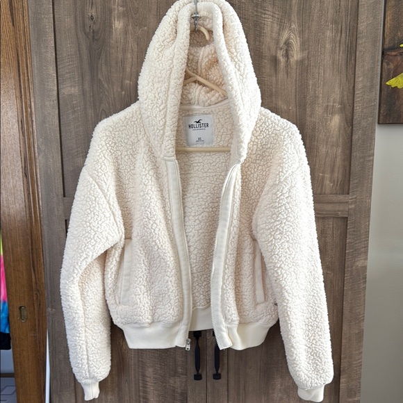 Hollister Jackets & Blazers - Hollister Women's Cream Sherpa Jacket